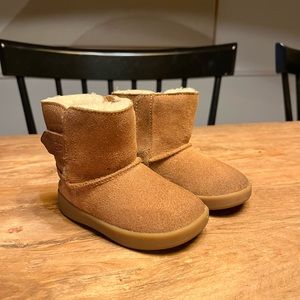 UGG toddlers Keelan boot, Velcro closure, USA size 4/5.